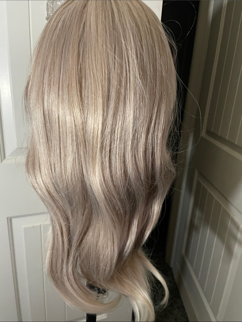 Blonde Wig - Picture 7 of 12